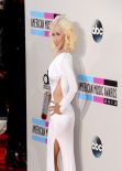 Christina Aguilera in White Dress on Red CArpet - 2013 American Music Awards