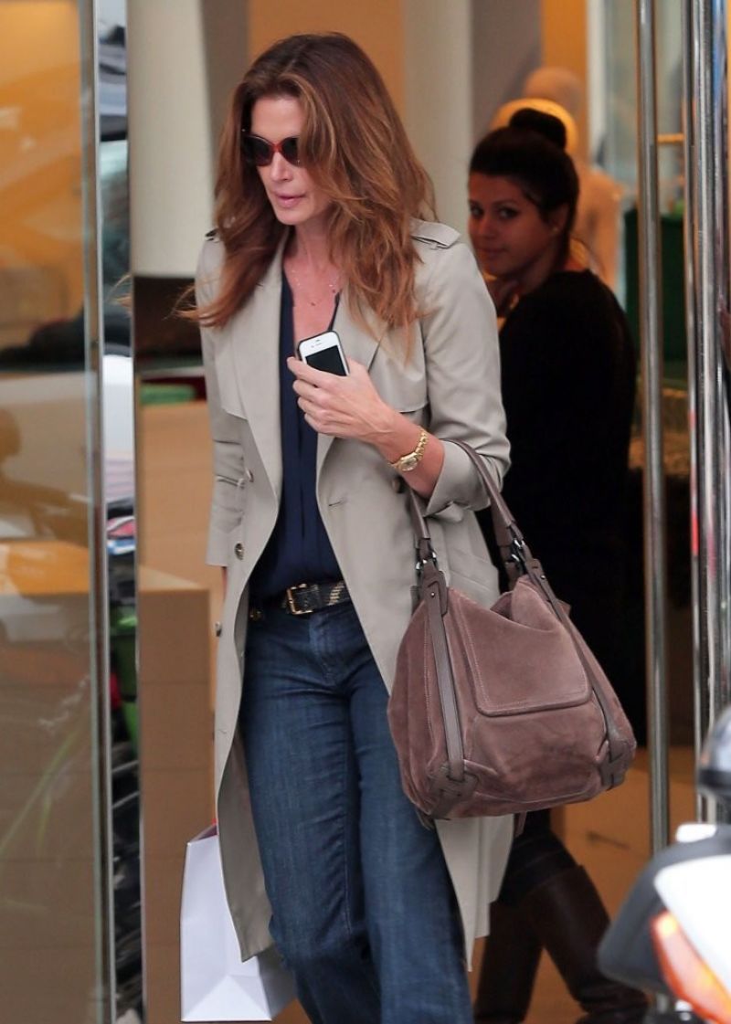 Cindy Crawford Street Style - Shopping in Beverly Hills - Nov. 2013