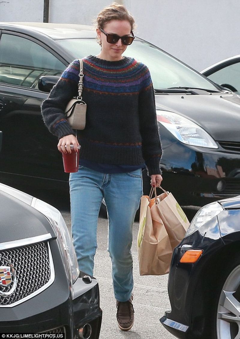 Natalie Portman Casual Style - Out in West Hollywood - November 2013 ...