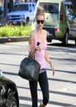 Rosie Huntington-Whiteley Gym Style - Arriving at the Gym in Los Angeles