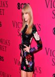 Taylor Swift on Red Carpet- 2013 Victora