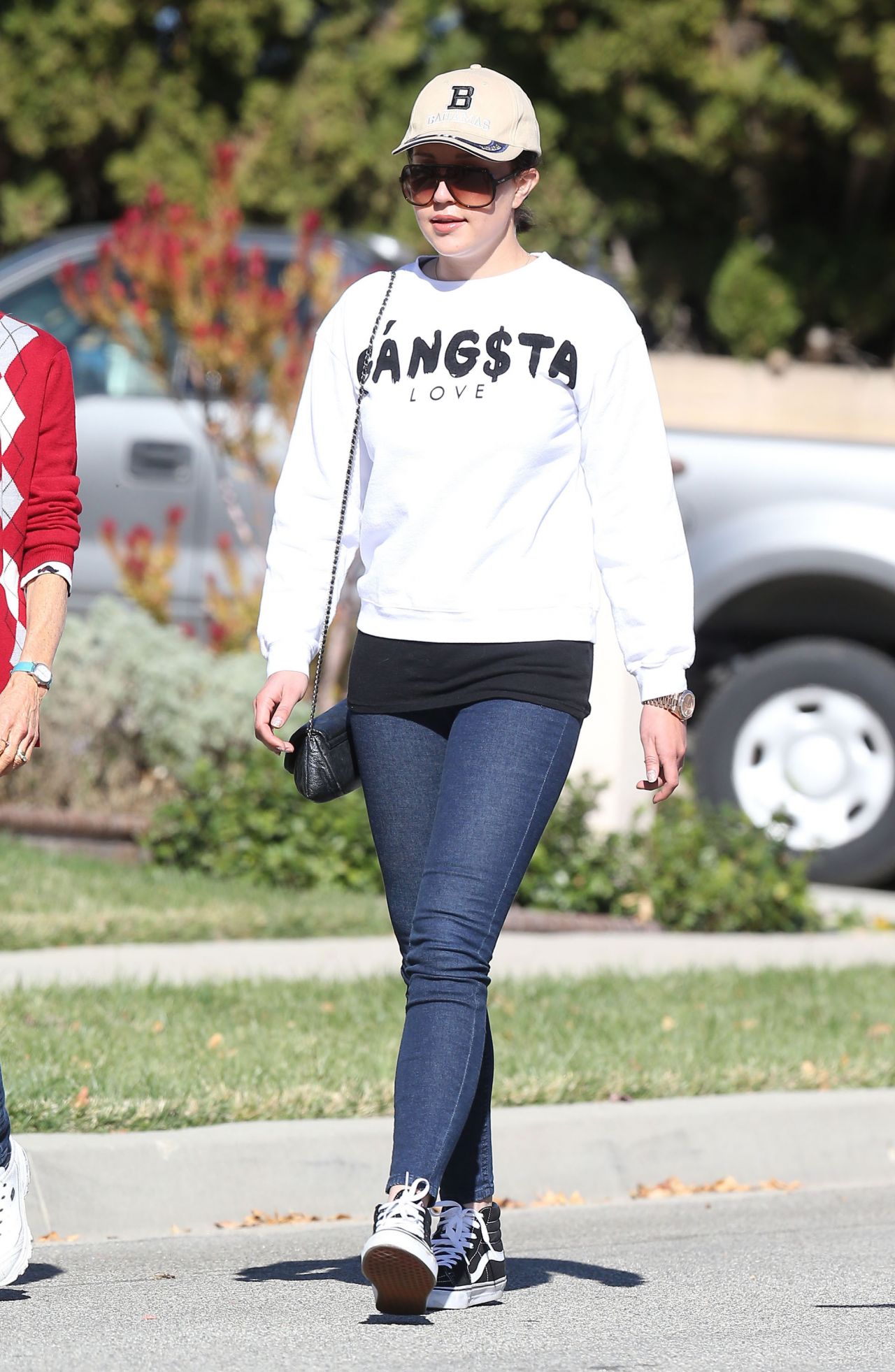 Amanda Bynes Street Style - Out in Thousand Oaks - December 2013