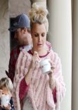 Britney Spears Street Style - Getting Frozen Yogurt in Thousand Oaks - December 2013