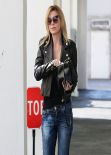 Ellen Pompeo Street Style - in Jeans in Beverly Hills - December 2013