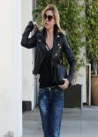 Ellen Pompeo Street Style - in Jeans in Beverly Hills - December 2013