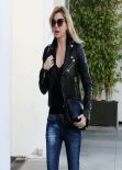 Ellen Pompeo Street Style - in Jeans in Beverly Hills - December 2013