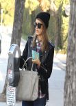 Jessica Alba Street Style - Shopping in Los Angeles - Dec. 2013