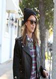 Jessica Alba Street Style - Shopping in Los Angeles - Dec. 2013