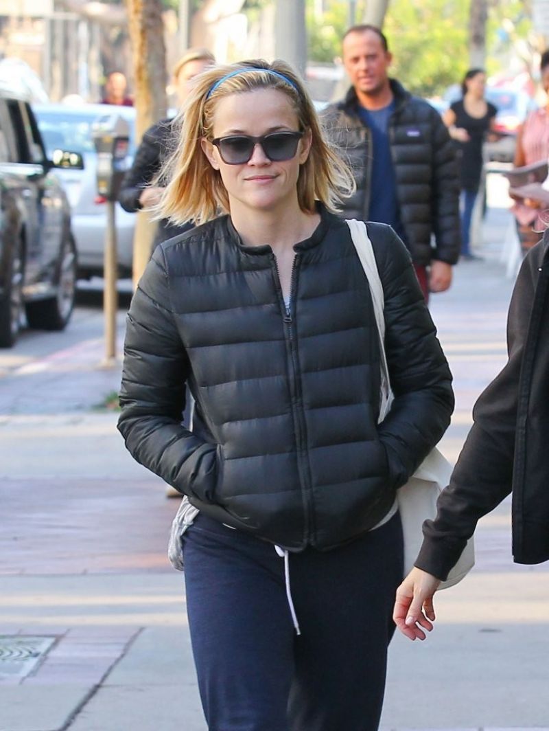 Reese Witherspoon Street Style - out in Brentwood - December 2013 ...