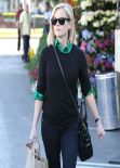 Reese Witherspoon Street Style - Whole Foods in Santa Monica