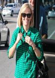Reese Witherspoon Street Style - Whole Foods in Santa Monica