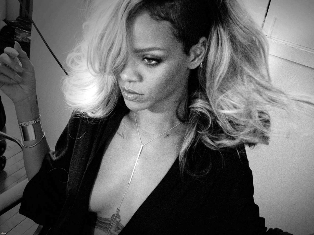 Rihanna Wallpapers (+2)