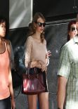 Taylor Swift Street Style - Shopping in Melbourne - December 2013