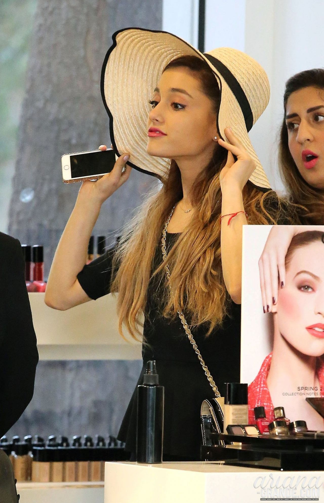 Ariana Grande Shopping at Chanel January 18, 2014 – Star Style