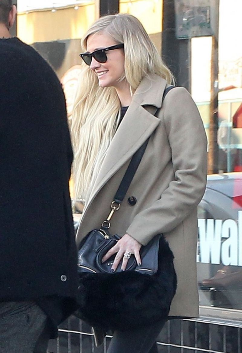 Ashlee Simpson Street Style, Winter 2014 - Shopping in Los Angeles