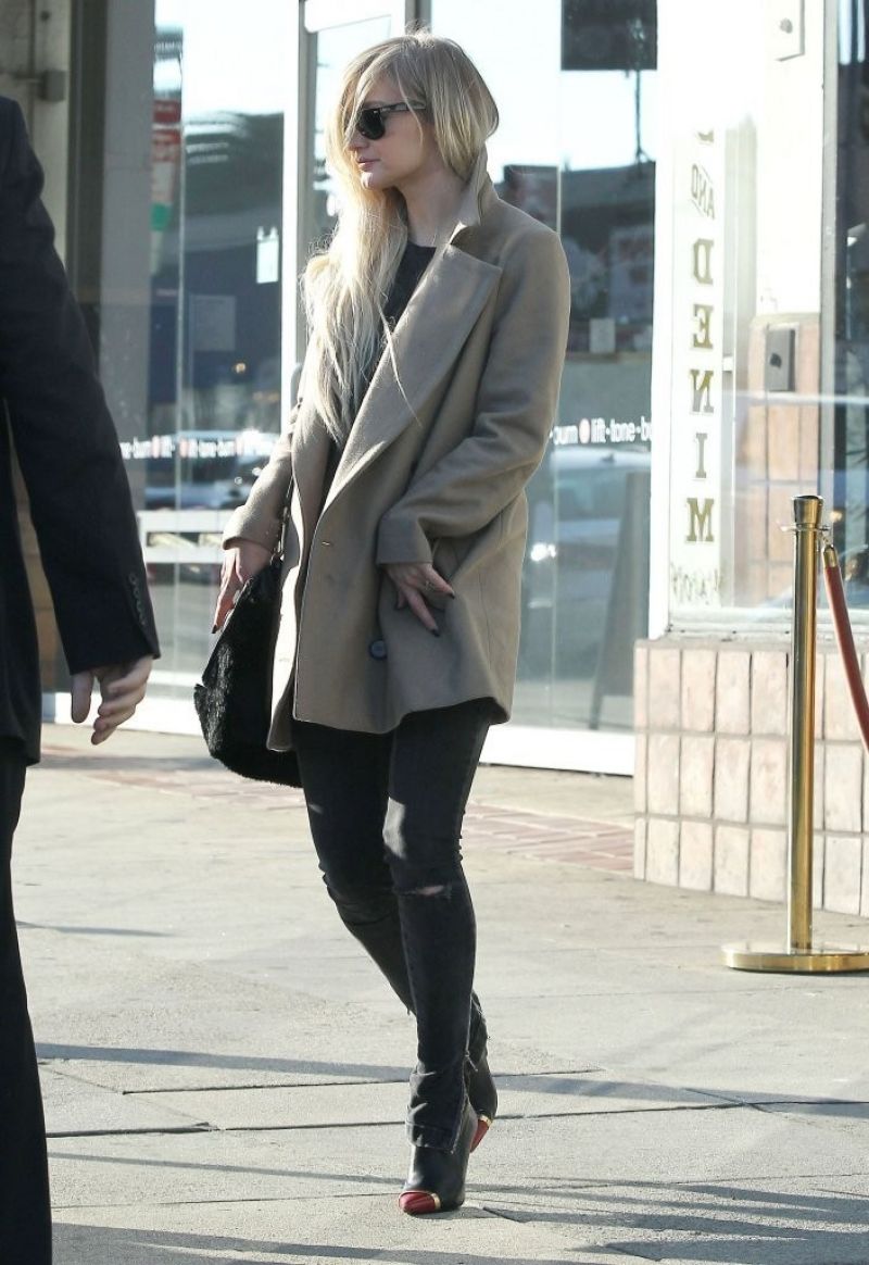 Ashlee Simpson Street Style, Winter 2014 - Shopping in Los Angeles