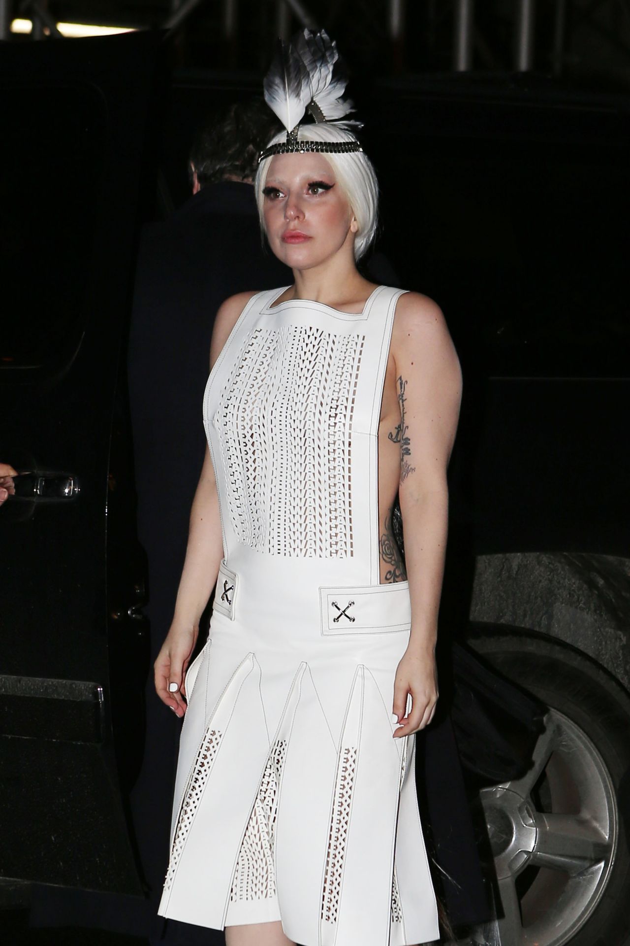 lady-gaga-arriving-to-the-quality-meats-