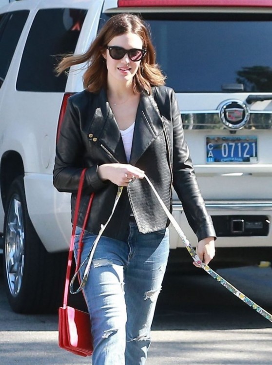 Mandy Moore in Jeans - Goes To a Vet in Los Feliz, Feb. 2014 • CelebMafia