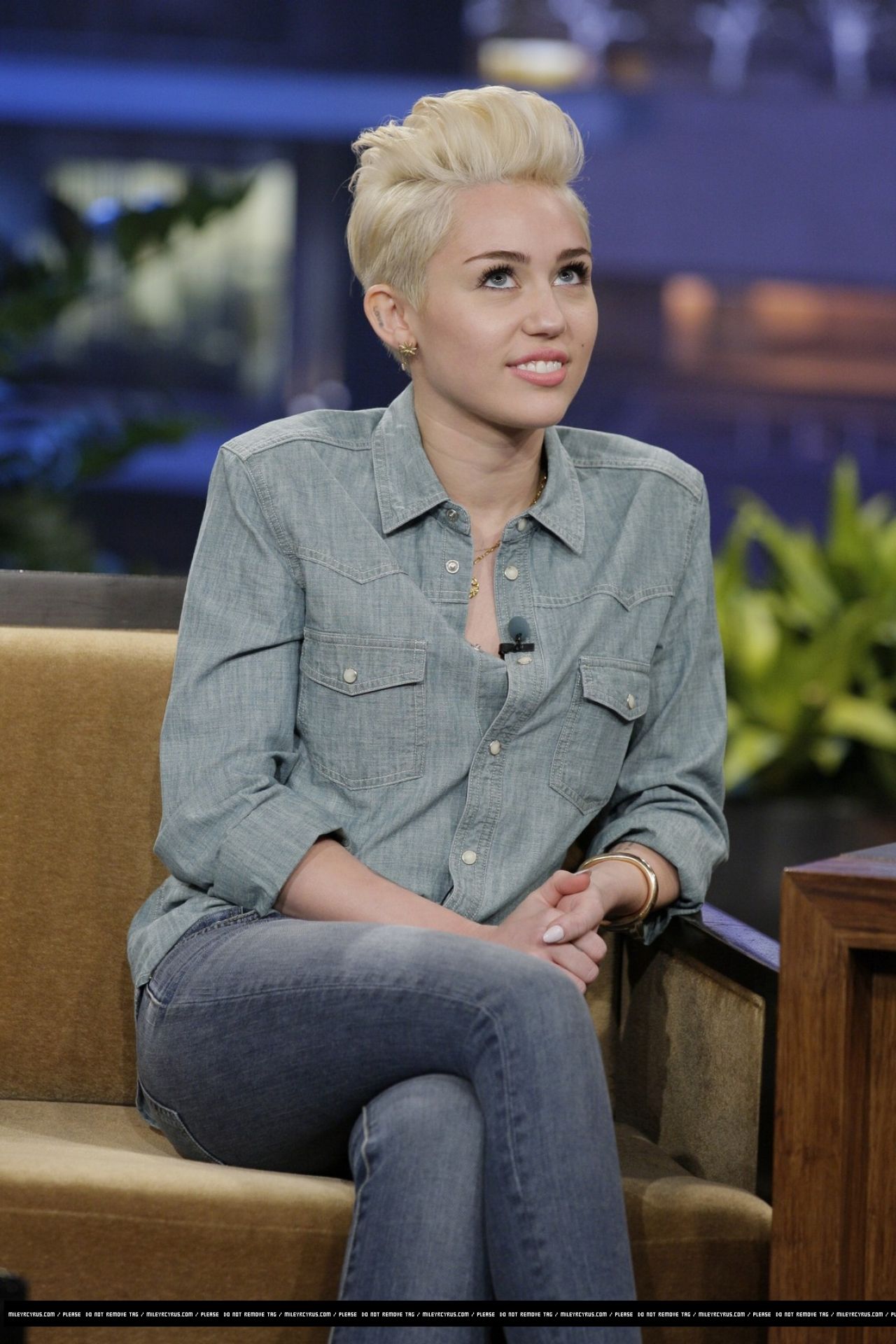 Miley Cyrus - 'The Tonight Show with Jay Leno' Screencaps (HQ ...
