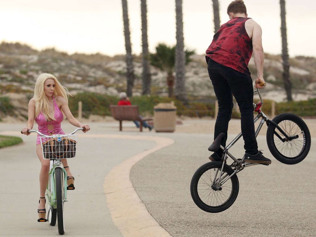 Fall off the bike. Courtney Stodden Falls off Bike. Courtney Stodden Santa Claus.