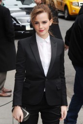 emma-watson-in-fitted-trouser-suit_22