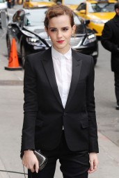 emma-watson-in-fitted-trouser-suit_25