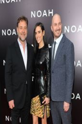 Louis Vuitton on X: Jennifer Connelly at the Paris Premiere of Noah in a  custom made #LouisVuitton dress and Petite Malle bag.   / X