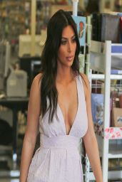 Kim Kardashian Street Style - Shops For Camera Gear - March 2014