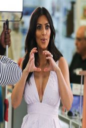 Kim Kardashian Street Style - Shops For Camera Gear - March 2014