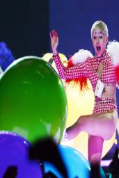 Miley Cyrus Performs at Bangerz Tour - Amway Center in Orlando, March 2014