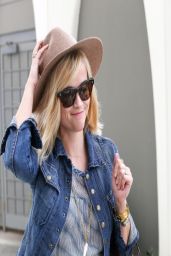 Reese Witherspoon Casual Style - Out in LA - March 2014