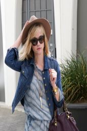 Reese Witherspoon Casual Style - Out in LA - March 2014