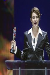 Shailene Woodley in Dolce & Gabbana satin Navy Suit - CinemaCon 2014 - The Big Screen Achievement Awards