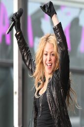 Shakira - Performing on NBC