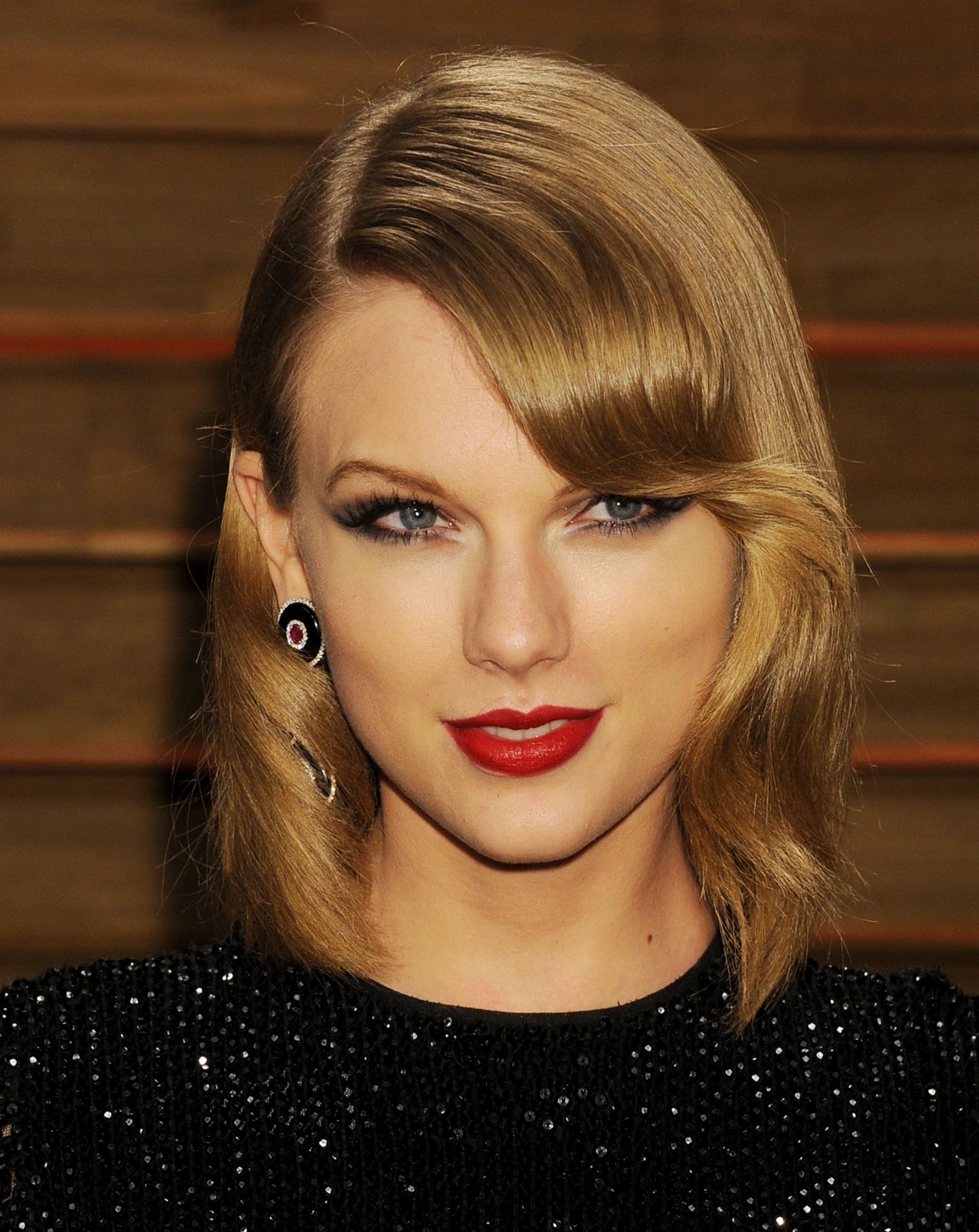 Taylor Swift in Black Sequin Julien Macdonald Floor-Length Gown - 2014 ...