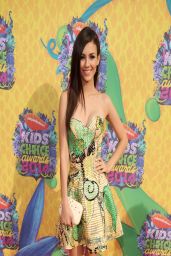Victoria Justice In Atelier Versace Dress - Kids’ Choice Awards 2014