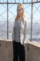 Abigail Breslin in New york City - Empire State Building - April 2014