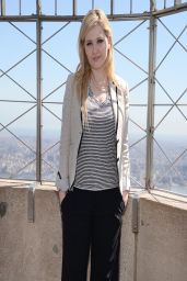 Abigail Breslin in New york City - Empire State Building - April 2014