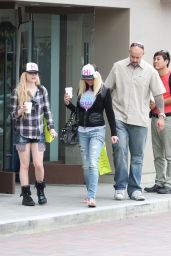 Avril Lavigne - Shopping in Malibu - April 2014