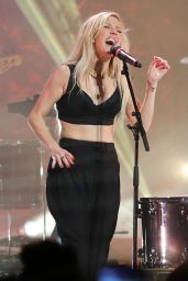 Ellie Goulding - Performing in Vancouver - April 2014