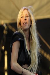 Ellie Goulding Performs at Coachella Music and Arts Festival - April 2014