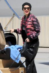 Gwen Stefani - Boarding a Private Jet With Family - April 2014