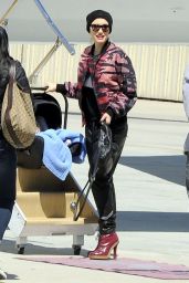 Gwen Stefani - Boarding a Private Jet With Family - April 2014