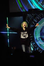 Hayley Williams Performing at MTV Upfront Presentation - April 2014