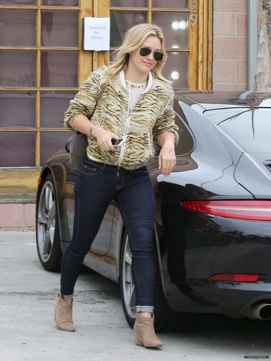 hilary-duff-out-in-beverly-hills-april-2014_5