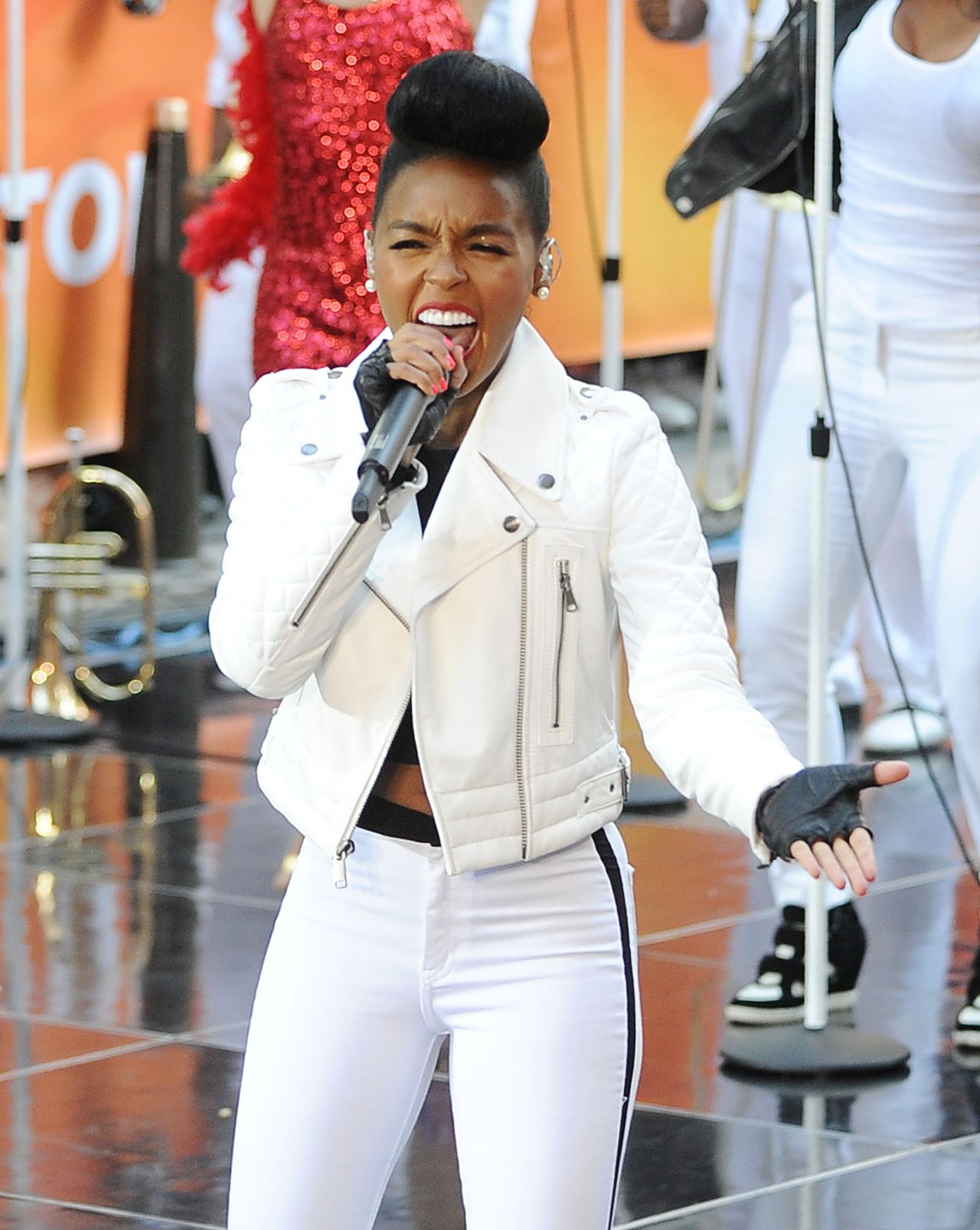 janelle-monae-performs-on-nbc-s-today-april-2014_5.