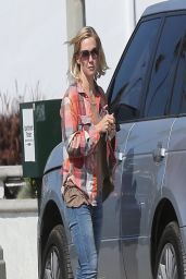 Jennie Garth - Booty in Jeans - Studio City - March 2014 • CelebMafia