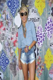 Julianne Hough in Denim Shorts - Old Navy Oasis at Coachella 2014