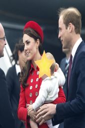 Kate Middleton Wearing Catherine Walker - Airport Arrival candids in New Zealand - April 2014