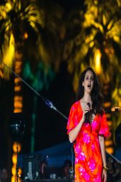 Lana Del Rey Performs at 2014 Coachella Music Festival - Day 3